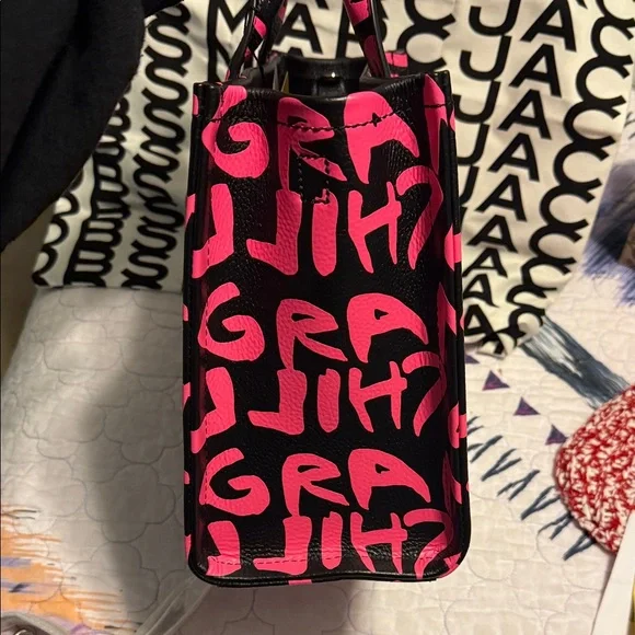 Marc Jacobs Black and Hot Pink Graffiti-Print The Tote Bag - Picture 4 of 8